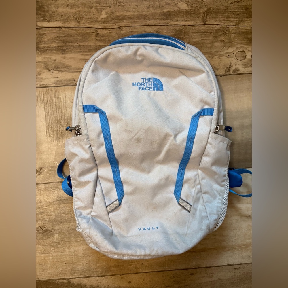 The North Face Vault Classic Backpack - Picture 2 of 13